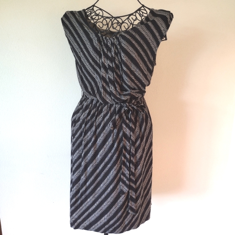 LOFT Black & Ecru Sleeveless Elastic Waist Dress Size Petite Small - Picture 10 of 11